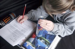 Bauturile energizante predispun la alcoolism si consum de droguri