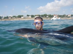 Oceanic Club ridica un “monument” din plasele pescaresti
