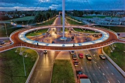 Unic in lume: Primul pod circular suspendat destinat bicicletelor