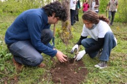 Fundatia Yves Rocher si Asociatia MaiMultVerde au organizat un schimb de seminte la Gradina Botanica din Capitala