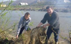 Preotul din Nepos si-a scos enoriasii la ecologizare