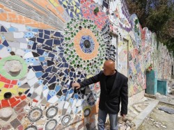 Un artist sirian a intrat in Guinness Book cu cel mai mare colaj din obiecte reciclate