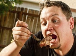 Raport ONU: Europa trebuie sa isi micsoreze consumul de carne pentru a reduce poluarea solului, aerului si apei