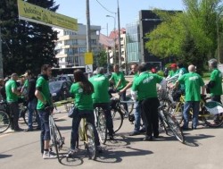 Verzii au pedalat impotriva centralelor nucleare, in campania pentru europarlamentare