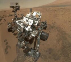 Curiosity a transportat 65 de specii de bacterii spre Marte