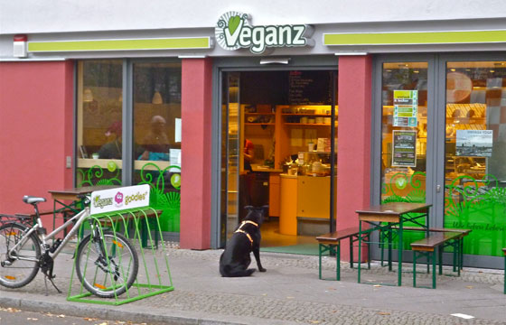 Veganz Jan Bredack, un neamt de 42 de ani, a dezvoltat in Europa de Vest primul lant de supermarketuri vegan din lume