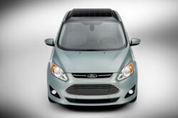 Ford C-MAX Solar Energi foloseste panouri solare atasate pe capota