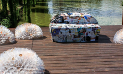Obiecte de arta din deseuri reciclate, expuse la Cluj-Napoca