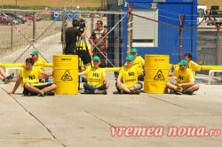 Greenpeace a blocat sonda Chevron din Pungesti!