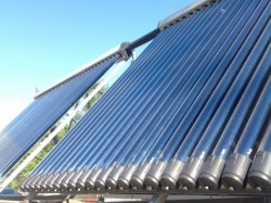 Resursele energetice regenerabile, tot mai populare in Moldova. Oamenii isi confectioneaza panouri solare acasa