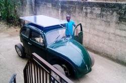 O masina pe energie solara si eoliana asamblata in Nigeria