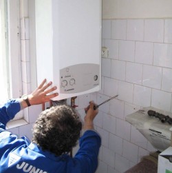 Romanii cu centrale termice de apartament urmeaza sa plateasca o taxa de poluare