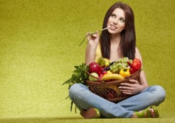Consumul mare de fructe si legume ii face pe oameni mai fericiti