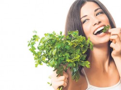 Miracolul din frunza de patrunjel. E uluitor ce efecte poate avea aceasta planta-medicament!
