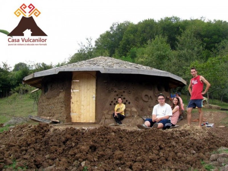 casa-vulcanilor Voluntarii Geoparcului Dinozaurilor, câștigătorii Premiului Publicului la Gala Națională a Voluntarilor