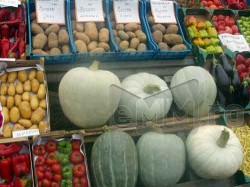 Niciun mare retailer nu vinde fructe si legume ecologice romanesti