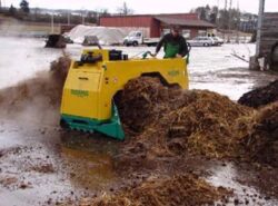 Deseuri toxice descoperite de politisti. Substantele urmau sa fie utilizate in agricultura