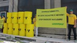 Greenpeace in Romania: planul organizatiei pentru independenta energetica si povestile "bombelor" de mediu pe cale sa explodeze