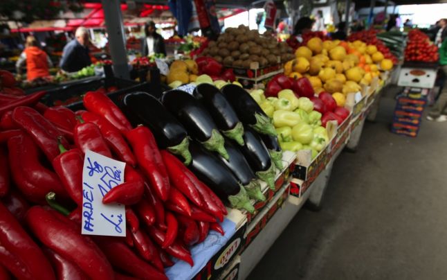 Care sunt fructele si legumele cu cele mai multe pesticide. Cum ne ferim de otravurile de la piata sau supermarket