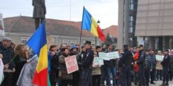 Mars impotriva poluarii la Alba Iulia: Afara, afara cu Kronospan din tara!