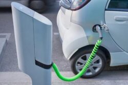 Ecotichet de 6.500 de euro pentru romanii care isi cumpara masina electrica