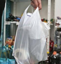 Uniunea Europeana limiteaza folosirea pungilor subtiri de plastic
