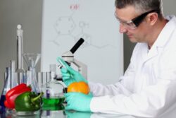 Ministerul Agriculturii va putea desemna laboratoare pentru analiza produselor agroalimentare ecologice