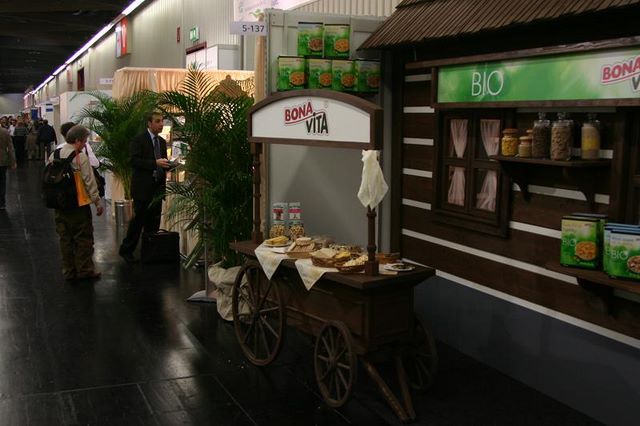 Standuri de produse ecologice la BioFach 2008