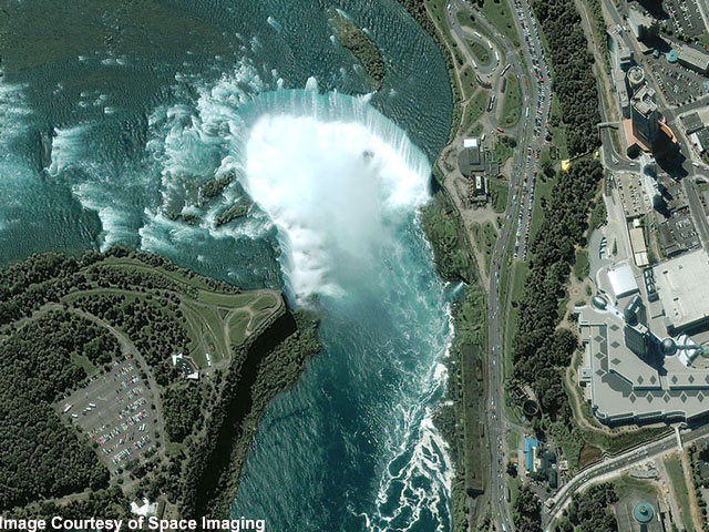Cascada Niagara vazuta din spatiu