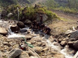 De cateva zile, versantul argesean al masivului Fagaras a devenit o mare de foc