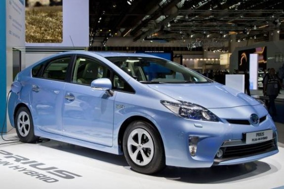 Versiunea reincarcabila la priza a celebrei Toyota Prius a sosit in ...