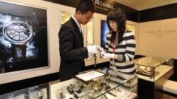 China interzice reclamele la produsele de lux