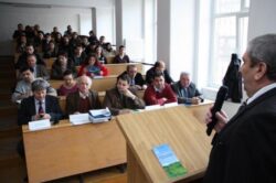 Elevi, profesori si specialisti au discutat despre protectia mediului in Bihor