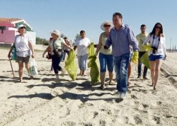 Plaja din Navodari, curatata in urma unui mesaj pe Facebook