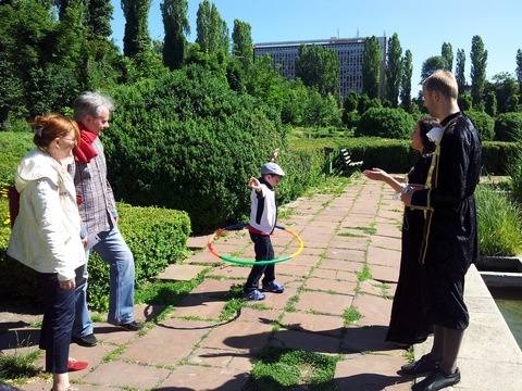 Concurs pentru micii vânători de comori din Grădina Botanică București: din personaj de poveste în desen și apoi în jucărie Concurs pentru micii vân?tori de comori din Gr?dina Botanic? Bucure?ti: din personaj de poveste în desen ?i apoi în juc?rie