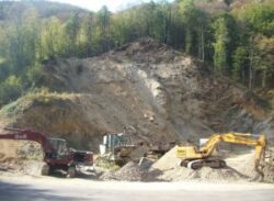 Dezastru ecologic prin realizarea unei cariere de piatra la Gureni