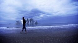 Un aventurier italian va trai singur pe un ghetar plutitor pana cand acesta se va topi