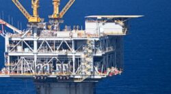 Rosneft si Exxon au gasit rezerve mari de petrol in Marea Arctica