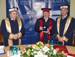 Doctor Cianura: Universitatea din Oradea l-a facut Doctor Honoris Causa pe un sustinator al exploatarilor de la Rosia Montana