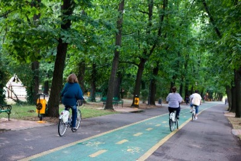 O Autostrad? Verde de piste de biciclete va uni parcurile din Capital?