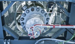 Nemtii dau lovitura: Aparatul care face din apa benzina si motorina