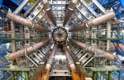 Doua particule noi, din familia protonilor si neutronilor, descoperite de cercetatorii de la CERN