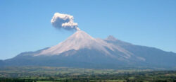 Mexicul, acoperit de un nor de cenusa si gaze. Un vulcan a erupt