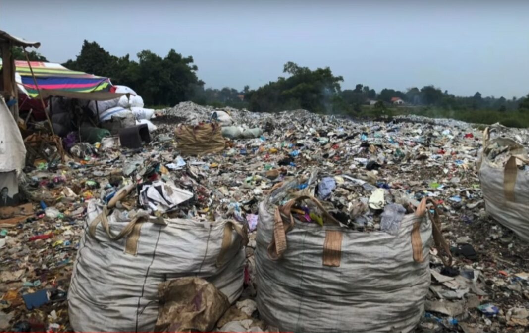 plastic war5